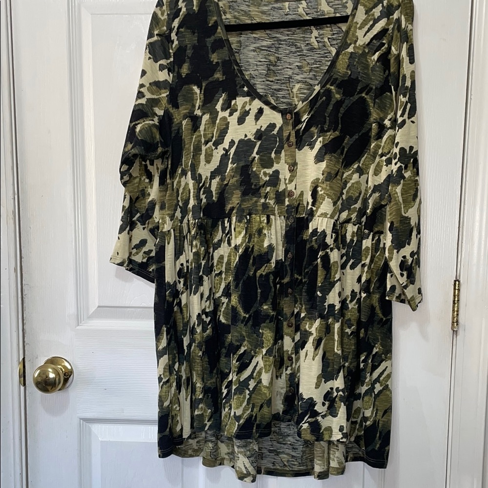 Green and Brown Plunge V-Neck Tunic with 3/4 Sleeves